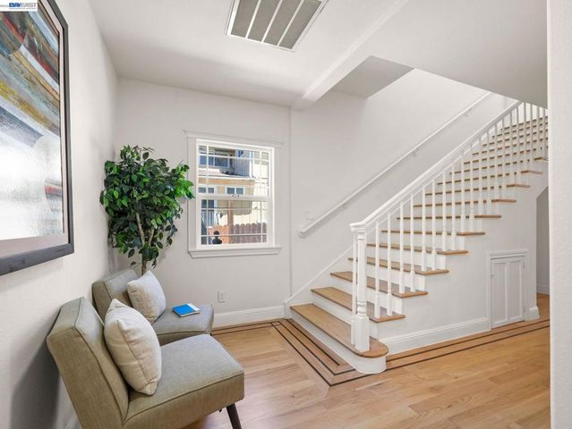 7974 Hillmont Drive, Oakland, CA 94605