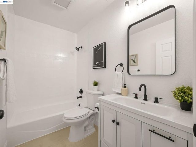 7974 Hillmont Drive, Oakland, CA 94605