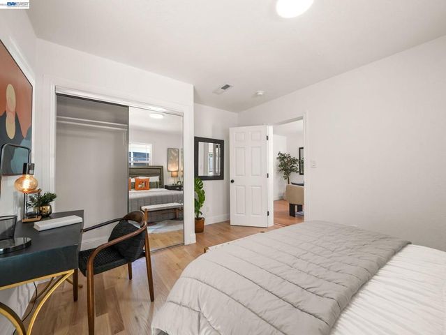 7974 Hillmont Drive, Oakland, CA 94605