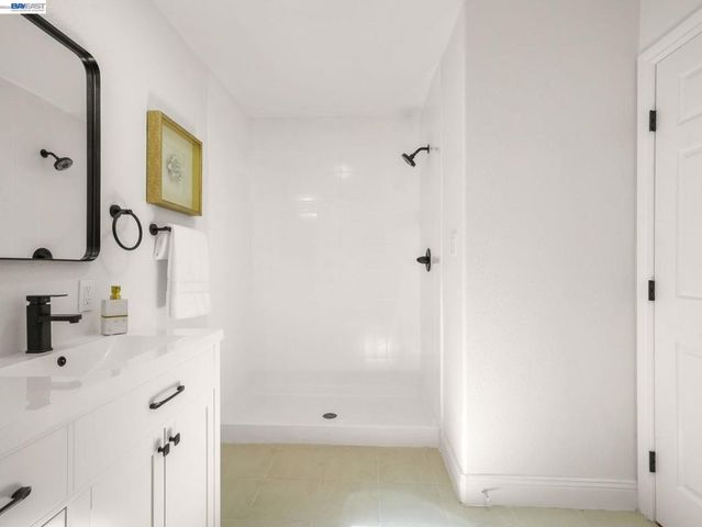 7974 Hillmont Drive, Oakland, CA 94605