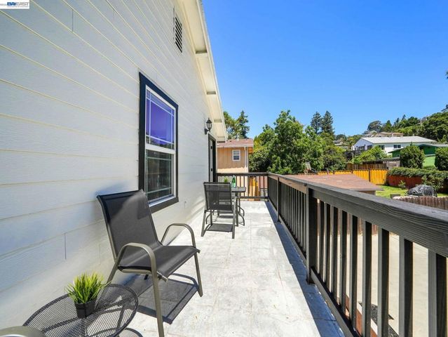 7974 Hillmont Drive, Oakland, CA 94605