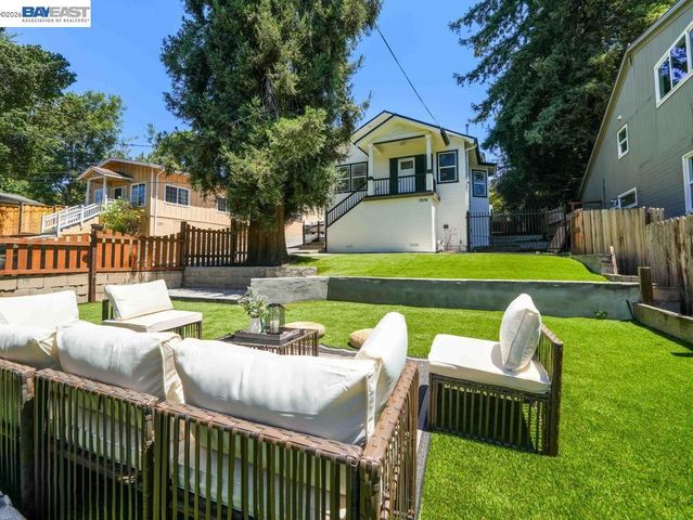 7974 Hillmont Drive, Oakland, CA 94605