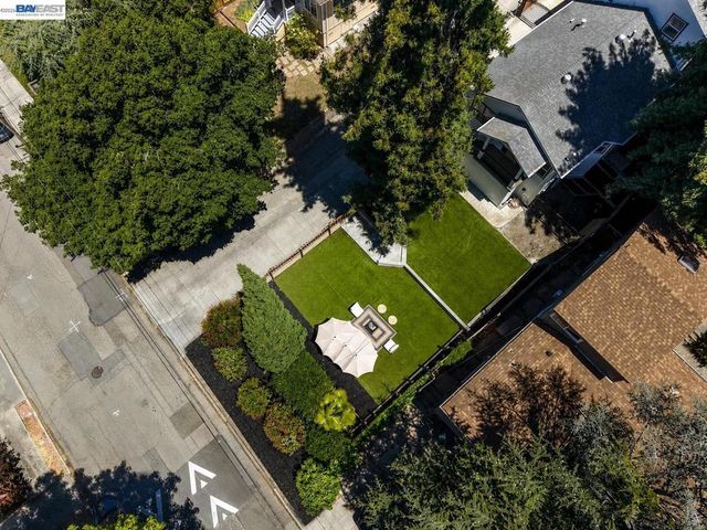 7974 Hillmont Drive, Oakland, CA 94605