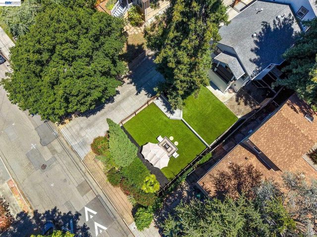 7974 Hillmont Drive, Oakland, CA 94605