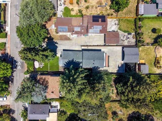 7974 Hillmont Drive, Oakland, CA 94605