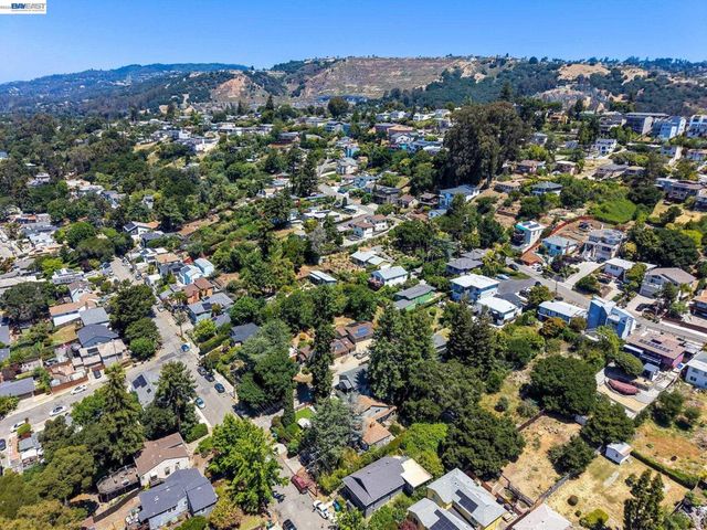 7974 Hillmont Drive, Oakland, CA 94605