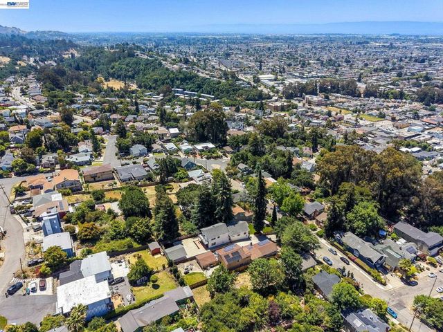 7974 Hillmont Drive, Oakland, CA 94605