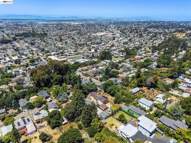7974 Hillmont Drive, Oakland, CA 94605