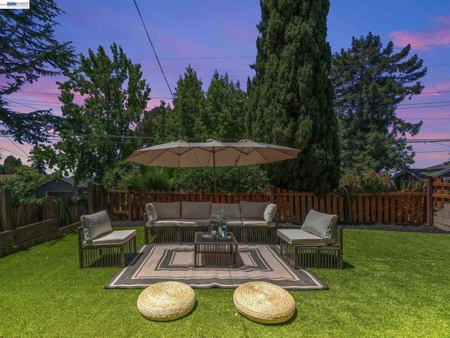 7974 Hillmont Drive, Oakland, CA 94605