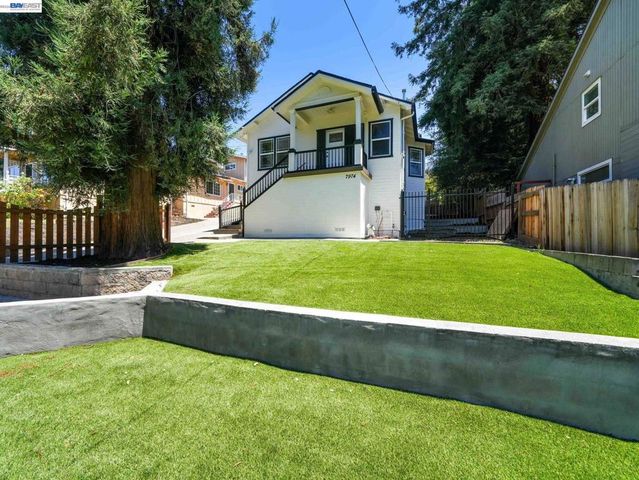 7974 Hillmont Drive, Oakland, CA 94605