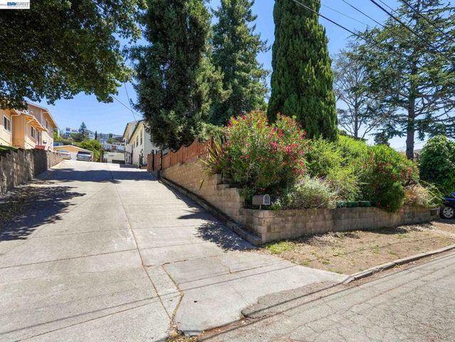 7974 Hillmont Drive, Oakland, CA 94605