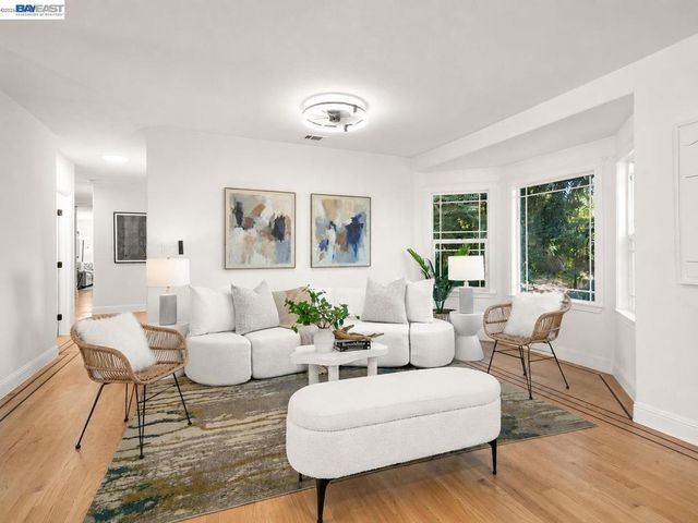 7974 Hillmont Drive, Oakland, CA 94605