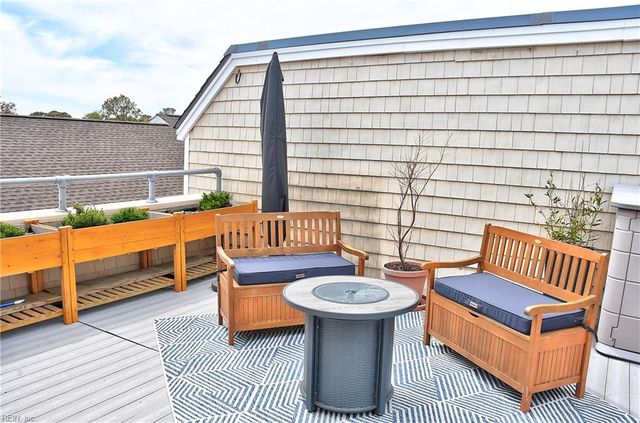 2328 Starfish RD, Virginia Beach, VA 23451