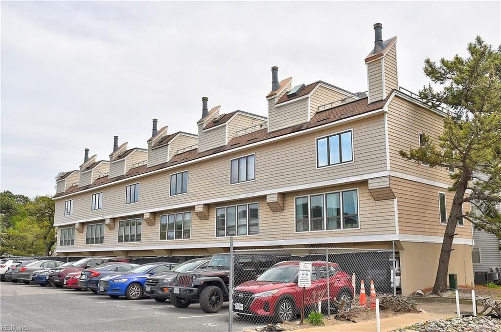 2328 Starfish RD, Virginia Beach, VA 23451