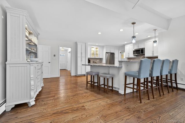 4 Colonial Court, Bay Shore, NY 11706