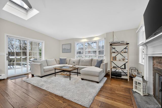 4 Colonial Court, Bay Shore, NY 11706