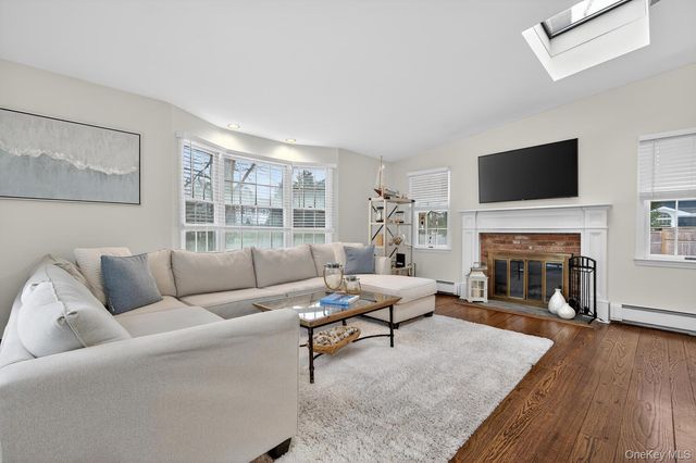 4 Colonial Court, Bay Shore, NY 11706