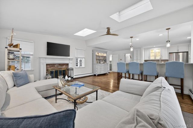 4 Colonial Court, Bay Shore, NY 11706