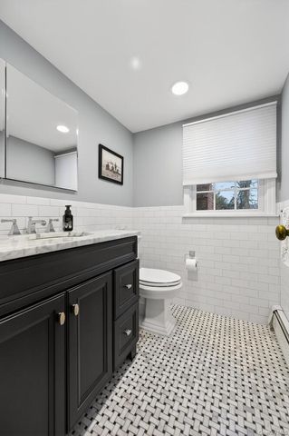 4 Colonial Court, Bay Shore, NY 11706