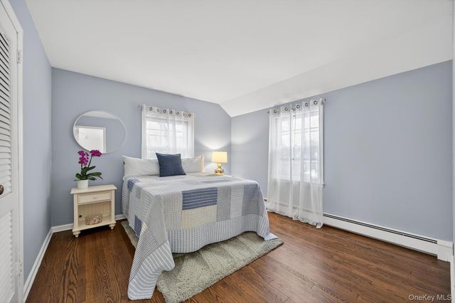 4 Colonial Court, Bay Shore, NY 11706