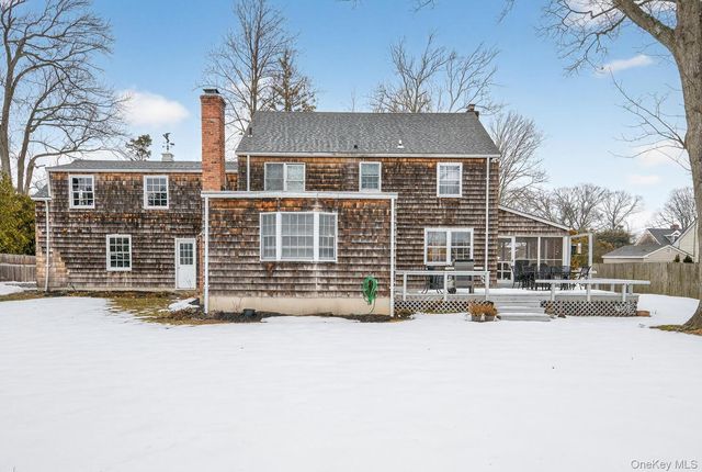 4 Colonial Court, Bay Shore, NY 11706