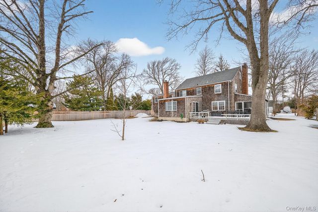 4 Colonial Court, Bay Shore, NY 11706