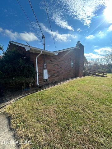 631 S Carter School Rd, Strawberry Plains, TN 37871