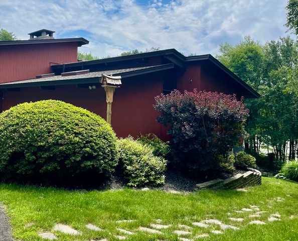 1023 North Woodstock Rd, Southbridge, MA 01550