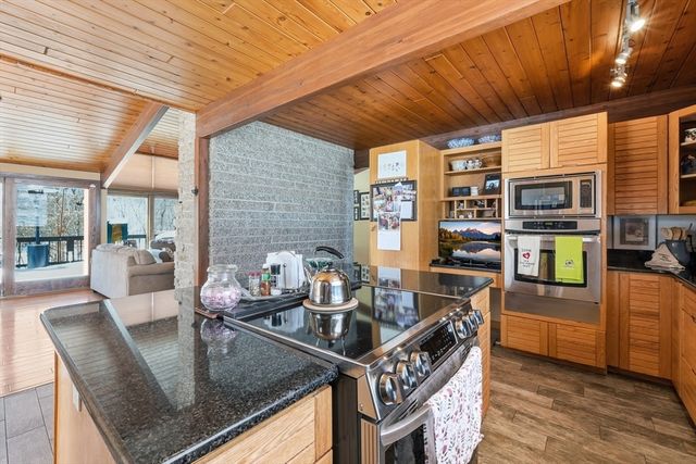 1023 North Woodstock Rd, Southbridge, MA 01550