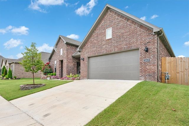 2915 S Cobalt Avenue, Fayetteville, AR 72701