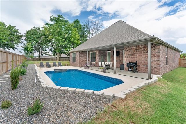 2915 S Cobalt Avenue, Fayetteville, AR 72701