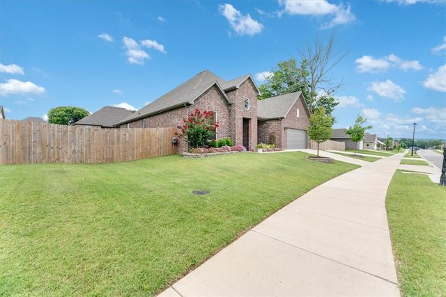 2915 S Cobalt Avenue, Fayetteville, AR 72701