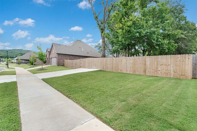 2915 S Cobalt Avenue, Fayetteville, AR 72701