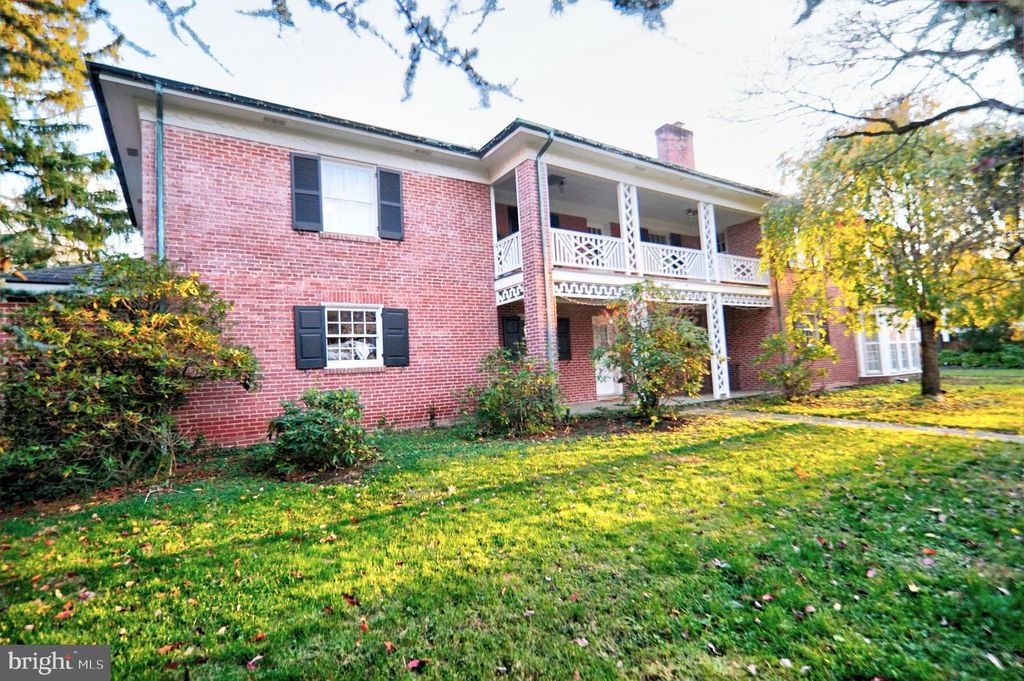 354 PINE HILL LN, York, PA 17403