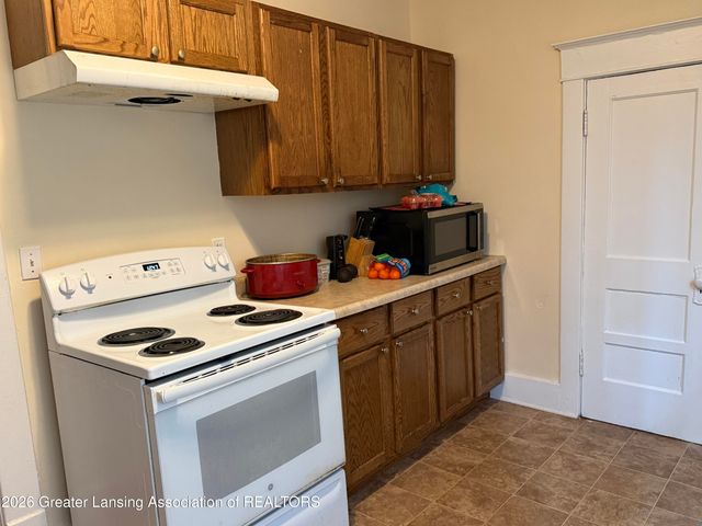 433 N Butler Boulevard, Lansing, MI 48915