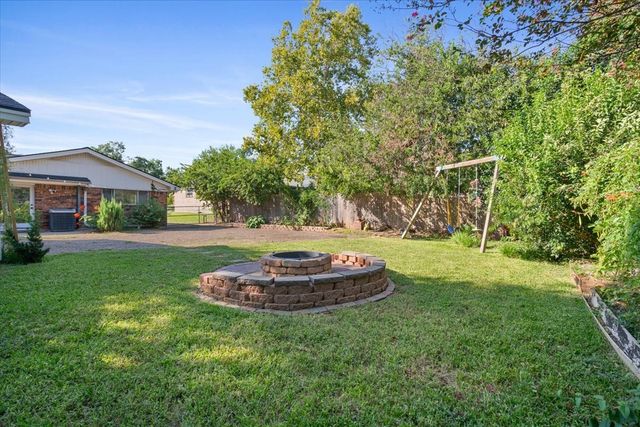 8901 Panther Drive, Woodway, TX 76712