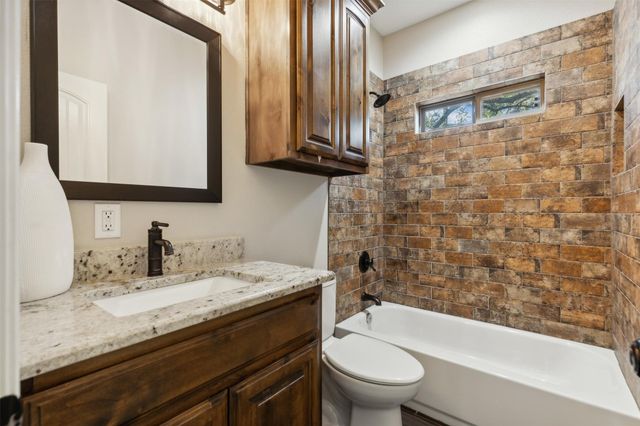 4662 Barbara Road, River Oaks, TX 76114