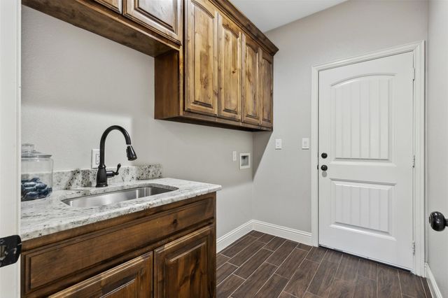 4662 Barbara Road, River Oaks, TX 76114