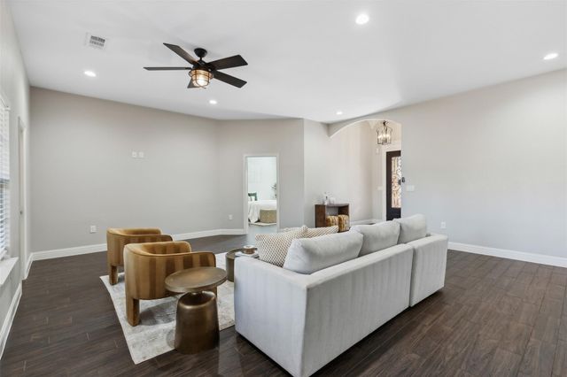 4662 Barbara Road, River Oaks, TX 76114