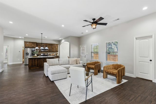 4662 Barbara Road, River Oaks, TX 76114