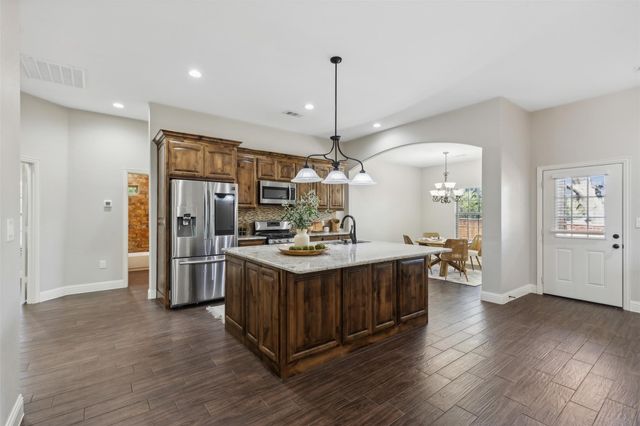 4662 Barbara Road, River Oaks, TX 76114