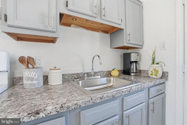 306 BAIRD AVE, Mount Ephraim, NJ 08059