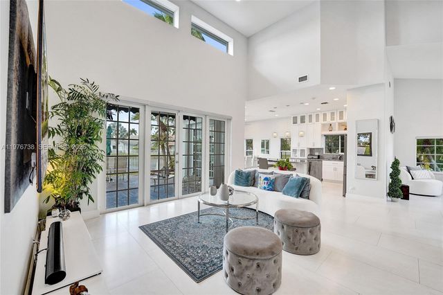 1078 Laguna Springs Dr, Weston, FL 33326