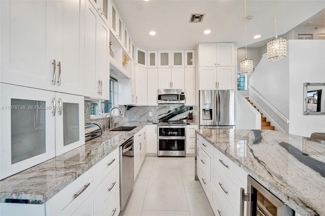 1078 Laguna Springs Dr, Weston, FL 33326