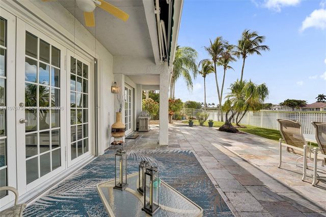 1078 Laguna Springs Dr, Weston, FL 33326