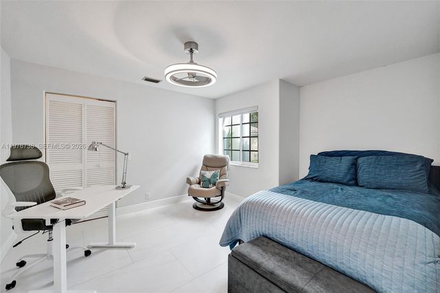 1078 Laguna Springs Dr, Weston, FL 33326