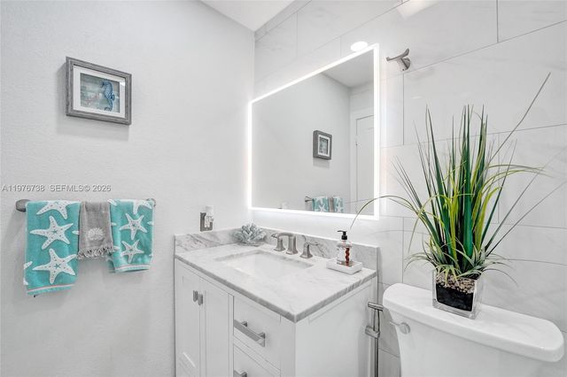 1078 Laguna Springs Dr, Weston, FL 33326