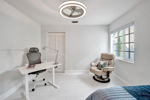 1078 Laguna Springs Dr, Weston, FL 33326