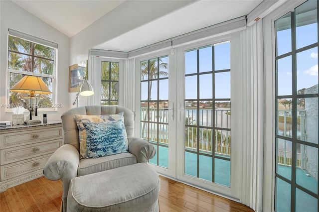 1078 Laguna Springs Dr, Weston, FL 33326