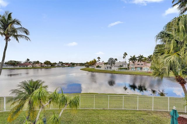 1078 Laguna Springs Dr, Weston, FL 33326